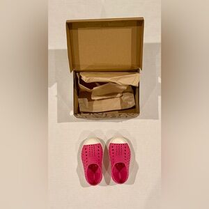 Native Kid’s’ Jefferson Shoes Size C6 Pink and White Gently Used